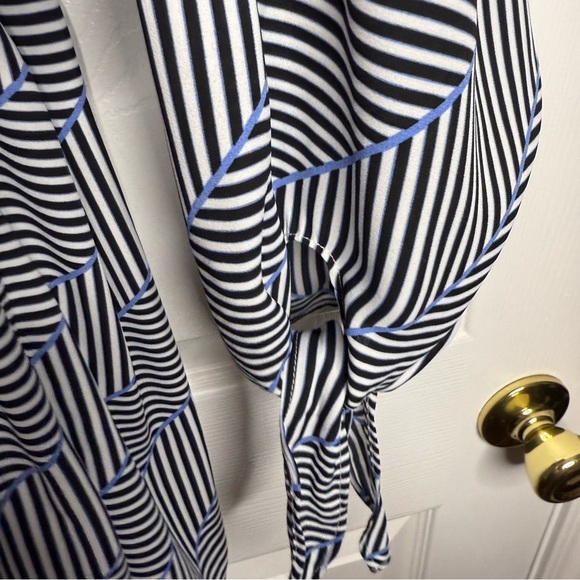 Talbots Women Blue, Black, and White Striped Blouse Size 3X Plus GUC - Picture 4 of 6